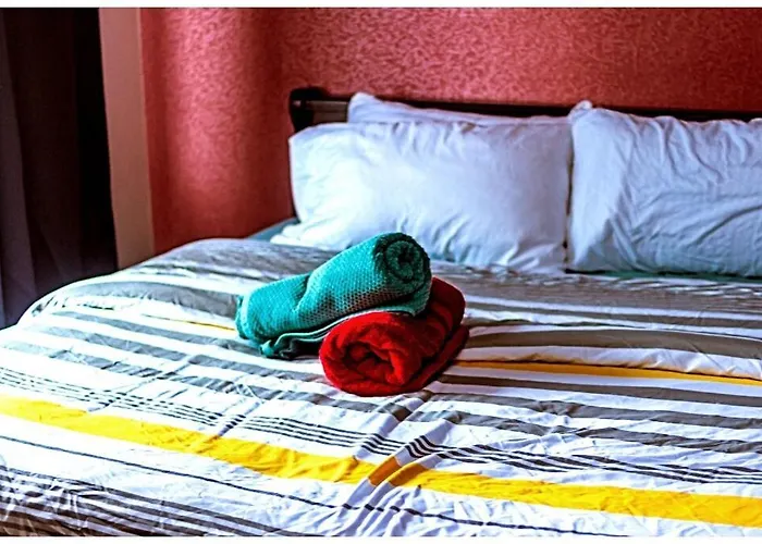 2 Bedroom Fantastic Air 3649 Swim Gym Surf 300 Mb Manila